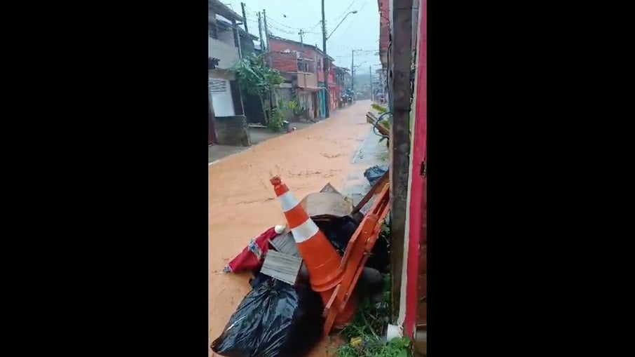Fortes chuvas atingem principalmente a região de Juquehy, em São Sebastião (SP)