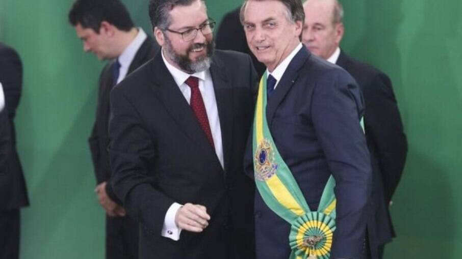Bolsonaro e ministro das relações exteriores, Ernesto Araujo