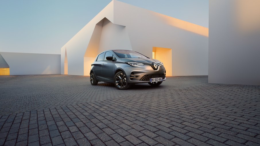 Renault Zoe 2022: por fora, as principais mudanças ficam por conta da cor Shadow Grey (cinza) e as rodas