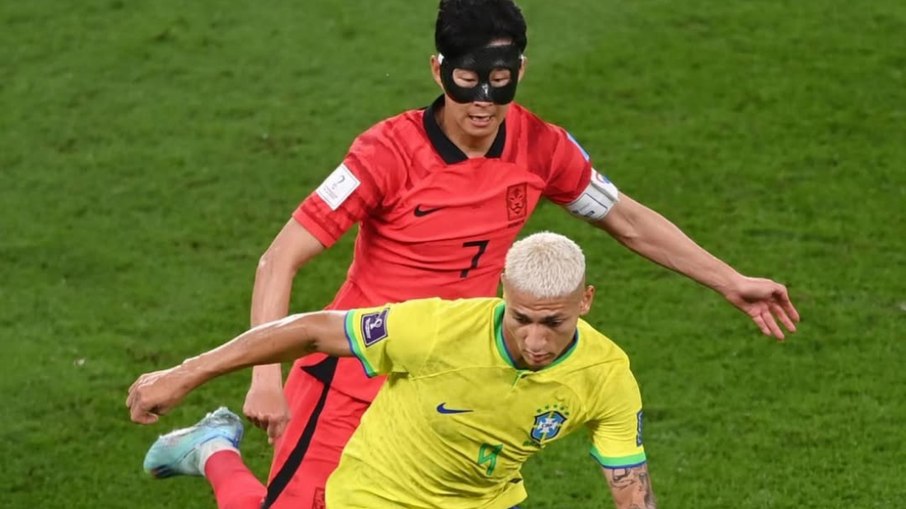 Son e Richarlison em jogo da Copa do Mundo de 2022 Son e Richarlison em jogo da Copa do Mundo de 2022