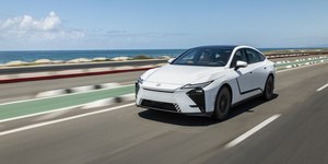 Lexus ES 350h chega por R$ 399.990 em pré-venda