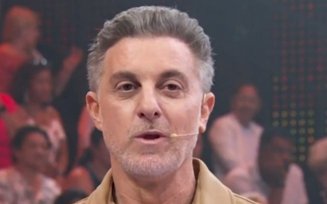 Ed Motta é motivo de piada no ‘Domingão’ e Luciano Huck reage
