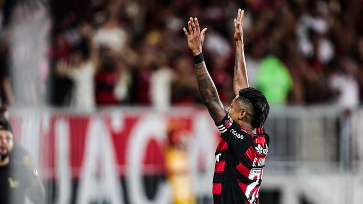 "É histórico": Mauro Cezar exalta astro do Flamengo após vitória