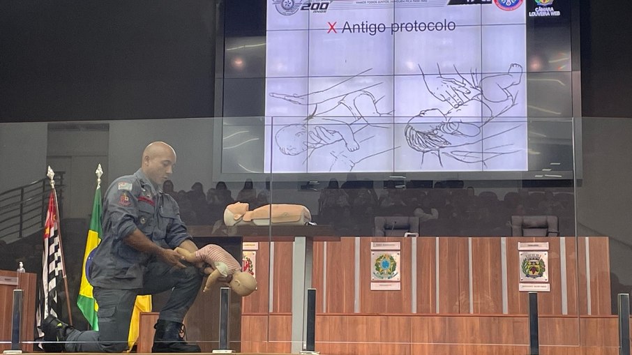Treinamento foi realizado em parceria com o Corpo de Bombeiros Treinamento foi realizado em parceria com o Corpo de Bombeiros