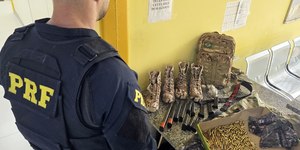 Dupla é presa na Dutra fugindo do RJ após operação no Alemão