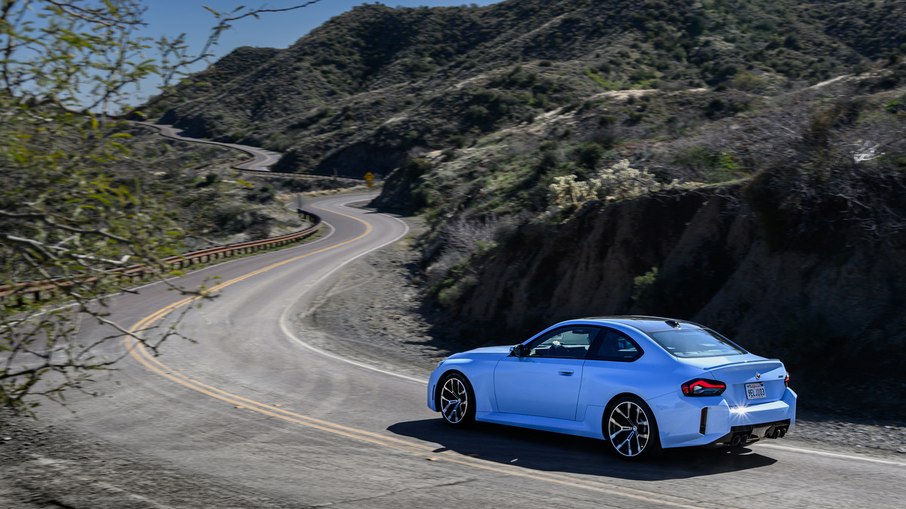 Entre-eixos curto favorece a dirigibilidade do BMW M2