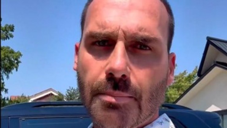VÍDEO: Eduardo Bolsonaro culpa Moraes e PF por assalto à família