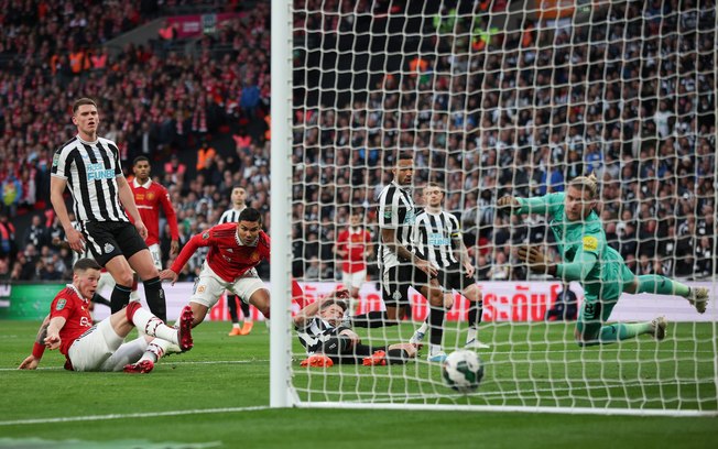 United vence Newcastle e conquista Copa da Liga Inglesa