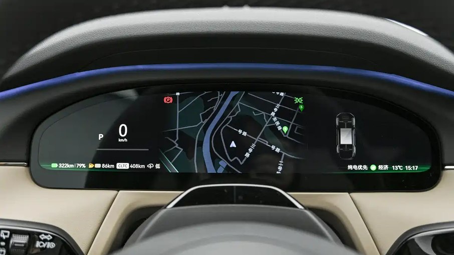 Quadro de instrumentos digital do Zeekr 8X exibe navegação e informações de condução.