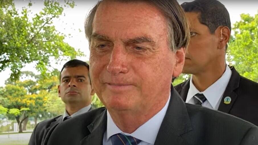 Além do assunto envolvendo seus ministros, Bolsonaro comenta sobre candidatura da esquerda