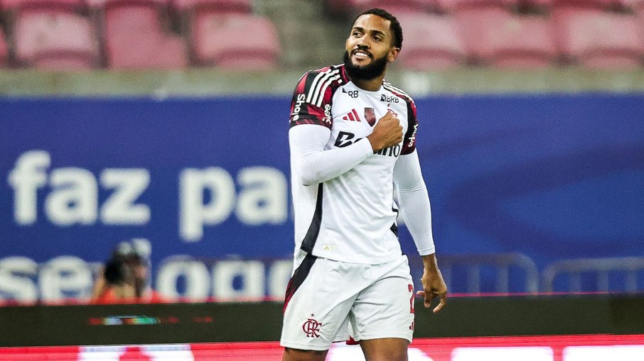 Juninho marcou um dos gols na goleada do Flamengo contra o Sport Juninho marcou um dos gols na goleada do Flamengo contra o Sport