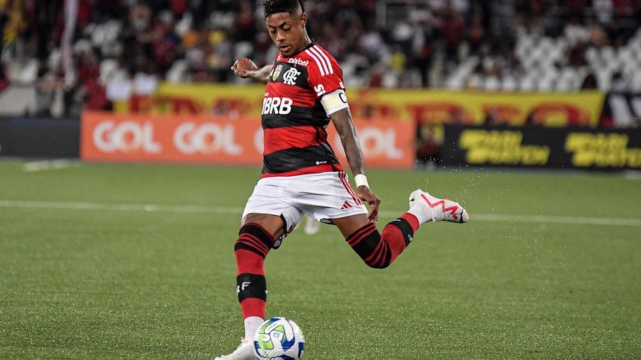 Bruno Henrique acerta renovação com o Flamengo até o fim de 2026