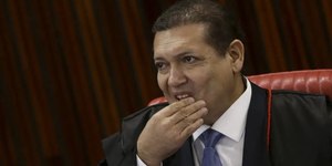 Kassio atende Flávio e suspende circulação de jornal de sindicato