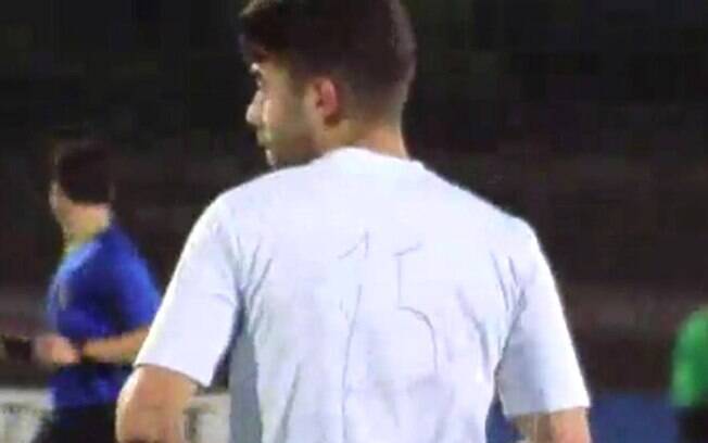 Cacereño, time de futebol profissional da Espanha, teve que fazer o número na camisa à caneta