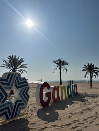 Gandia recebe milhares de turistas durante o verão europeu