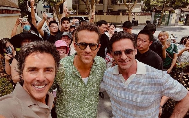 Ryan Reynolds e Hugh Jackman vêm ao Brasil para promover filme