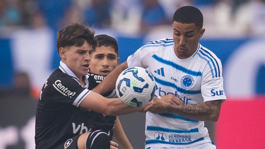 Cruzeiro e Botafogo se enfrentam nesta quinta-feira (4)