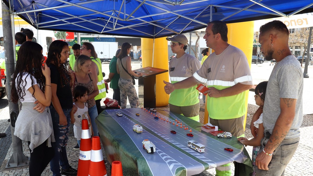 Público participa de ação no Largo do Rosário Público participa de ação no Largo do Rosário