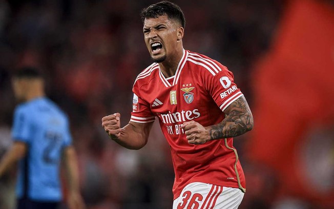 Marcos Leonardo em ação com a camisa do Benfica 