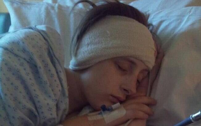 Após receber a notícia de que tinha malformação de Arnold-Chiari, Jodie precisou passar por uma cirurgia Após receber a notícia de que tinha malformação de Arnold-Chiari, Jodie precisou passar por uma cirurgia