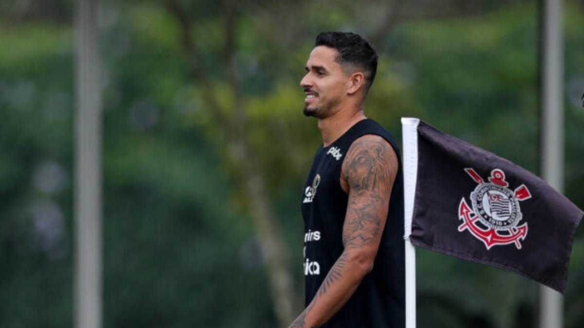 Veríssimo deixou o Corinthians para atuar no futebol árabe