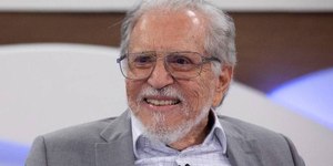 Carlos Alberto de Nóbrega ganha declaração da esposa