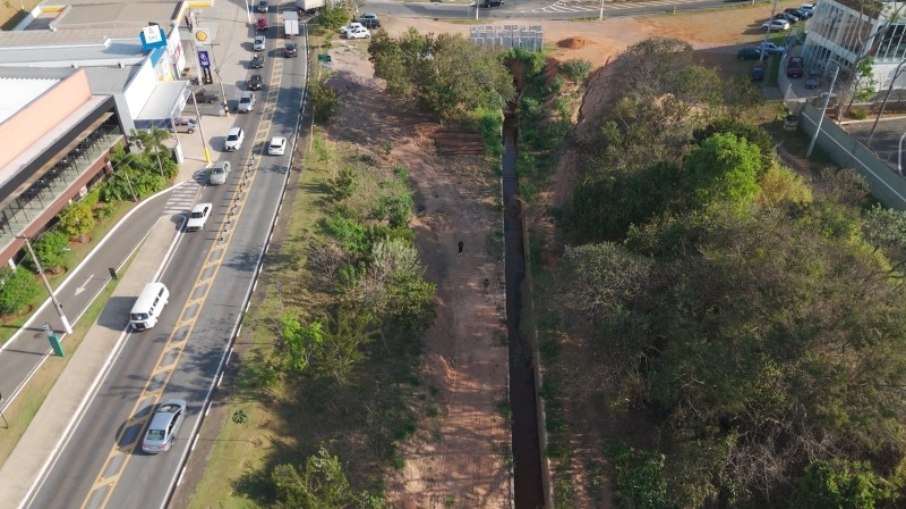 Avenida Invernada é um dos corredores viários mais importantes da cidade Avenida Invernada é um dos corredores viários mais importantes da cidade