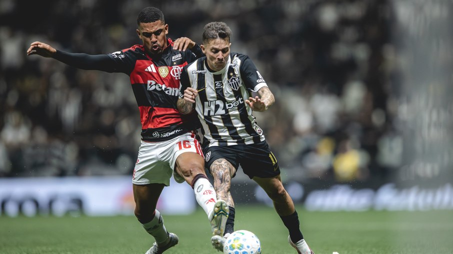 Flamengo atropela Galo sem Hulk e não deixa Palmeiras disparar