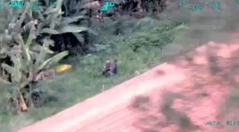 V%C3%ADdeo%20mostra%20helic%C3%B3ptero%20ajudando%20a%20localizar%20suspeito%20em%20fuga%20por%20planta%C3%A7%C3%A3o%20de%20milho
