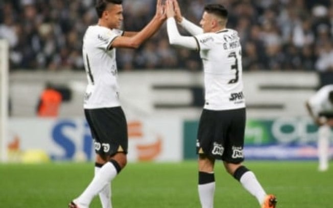 Terrão, retrospecto defensivo e mais: quatro pontos para observar no Corinthians contra o Athletico-PR
