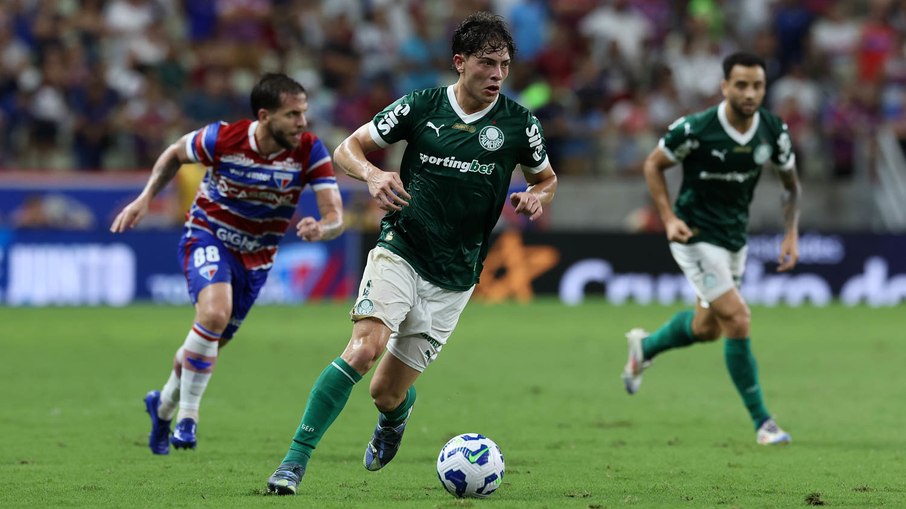 Agustín Giay em ação pelo Palmeiras