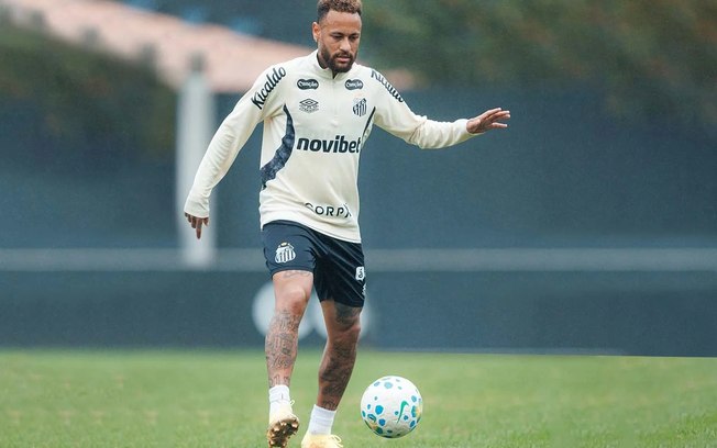 Fora de viagem do Santos, Neymar treina no CT Rei Pelé Fora de viagem do Santos, Neymar treina no CT Rei Pelé