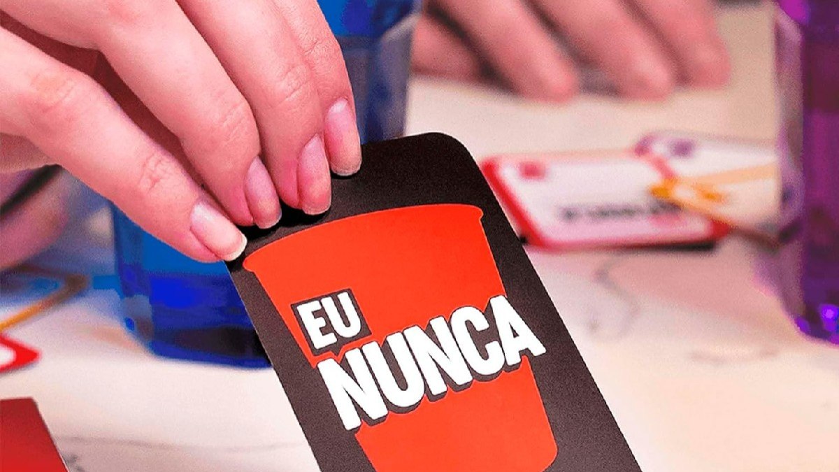 Jogos de cartas 'Eu Nunca Malvadão'