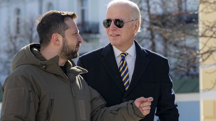 Joe Biden visita Volodymyr Zelensky na Ucrânia; viagem foi planejada por meses em segredo