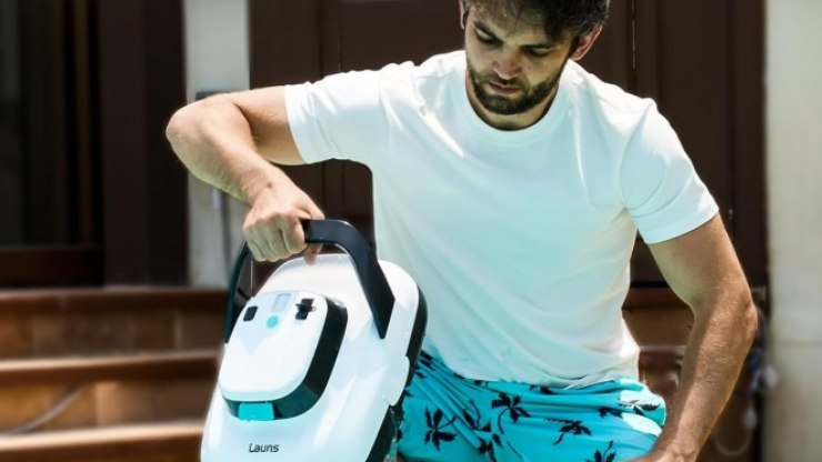 Robô limpa piscina repete sucesso dos aspiradores e vira desejo