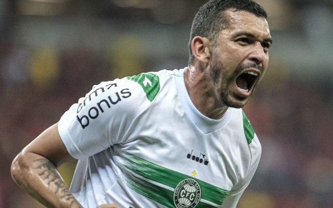 Zagueiro do Coritiba passa por cirurgia e está fora do estadual Zagueiro do Coritiba passa por cirurgia e está fora do estadual
