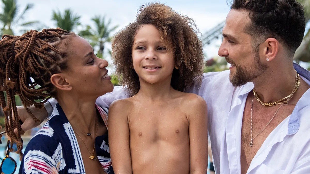 Aline Wirley e Igor Rickli com o filho Antonio