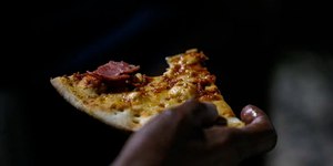 Mulher passa mal e morre após comer pizza no interior de SP