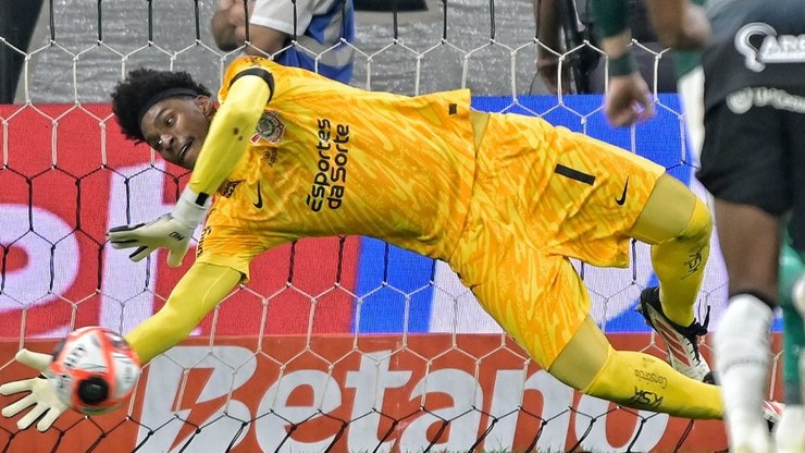 Hugo brilha, Corinthians segura Palmeiras e é campeão paulista