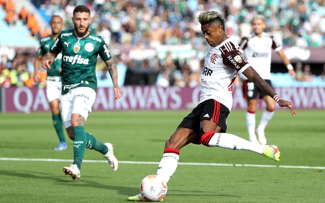 Flamengo vê Bruno Henrique entrar na mira do Palmeiras