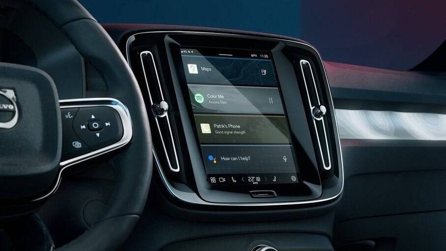 Volvo C40 vem com central multimídia com acesso à internet e desevolvida junto com o Google