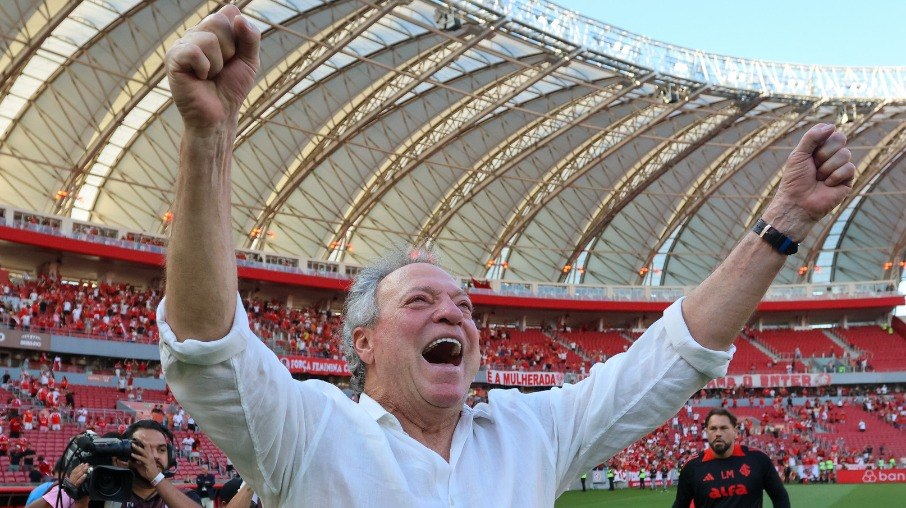 Abel Braga comemora permanência na Série A