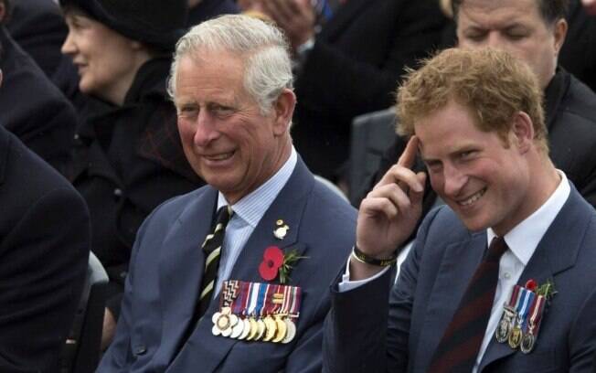Príncipe Harry tenta reaproximação com o pai, Príncipe Charles por meio de videochamadas