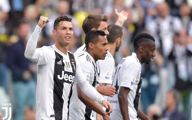 Cristiano Ronaldo comemora mais um título na carreira, o primeiro com a Juventus