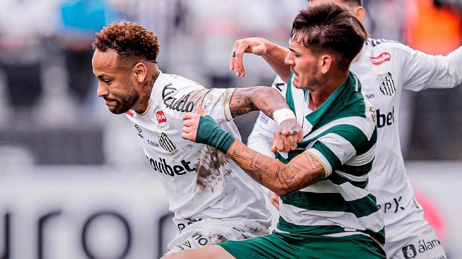 Neymar deixou o duelo com o Coritiba com dores na panturrilha
