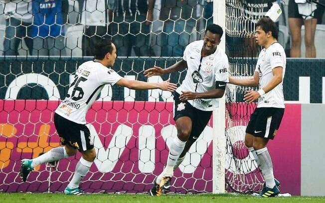 Corinthians venceu o Vasco com gol de braço de Jô