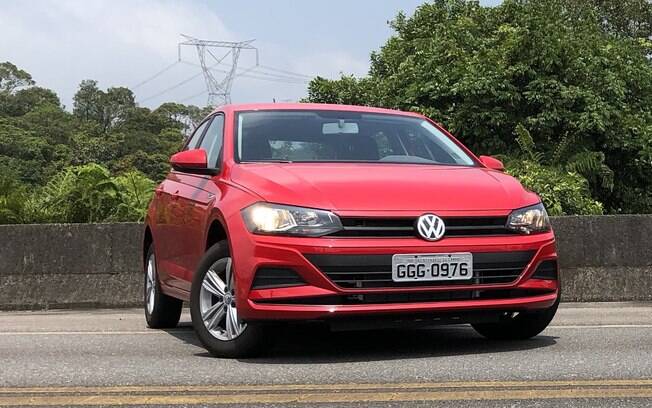 Volkswagen Polo: ele aparece como “hatch pequeno” no ranking de vendas, mas o Virtus, seu irmão gêmeo, é classificado como “sedã compacto”.