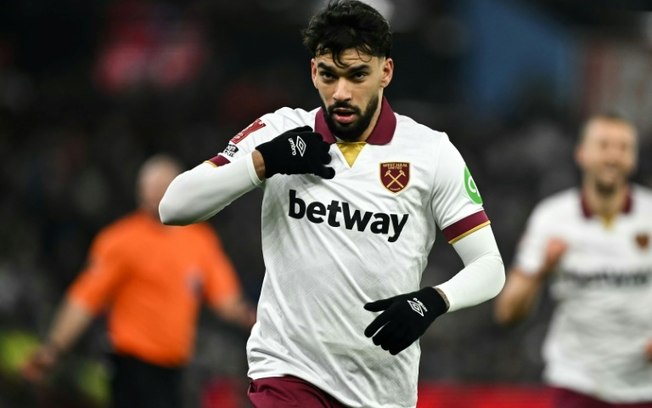 Lucas Paquetá em campo pelo West Ham contra o ASton Villa pela Copa da Inglaterra, no dia 10 de janeiro