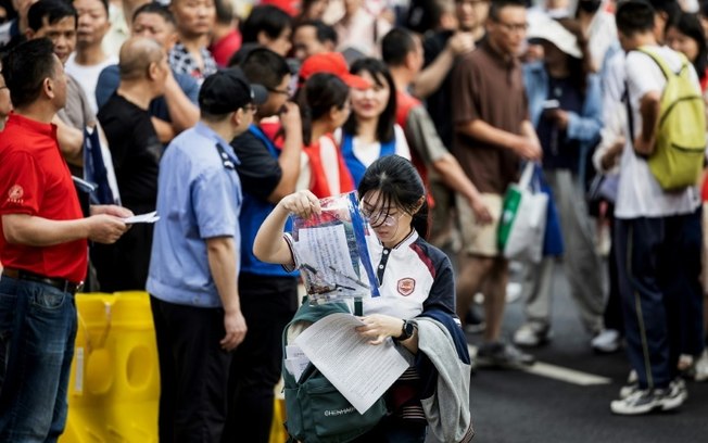 Estudante se prepara para o 'gaokao' em Wuhan, região central da China Estudante se prepara para o 'gaokao' em Wuhan, região central da China