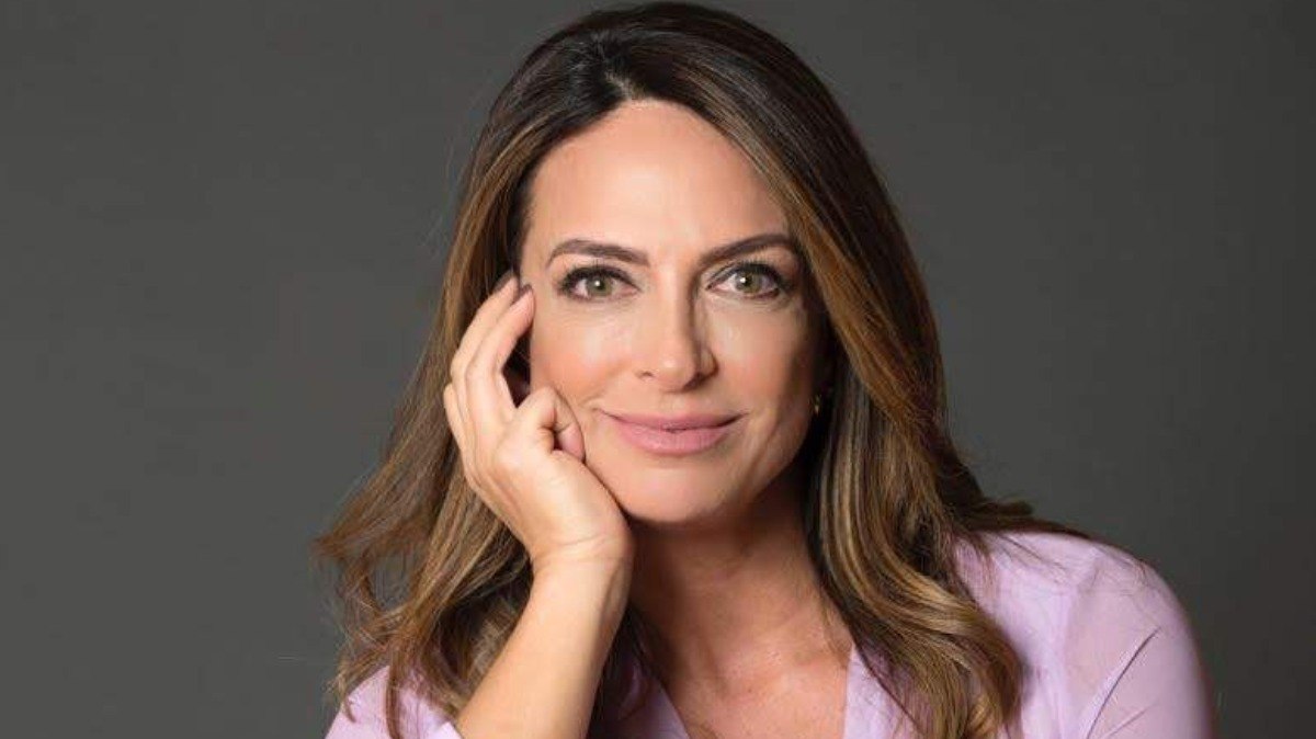 Claudia Tenório deseja lança novo livro com o objetivo de ajudar outras mulheres Claudia Tenório deseja lança novo livro com o objetivo de ajudar outras mulheres